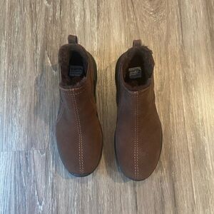 Earth woman’s Brown Ankle Boots size 7 narrow fits like 6